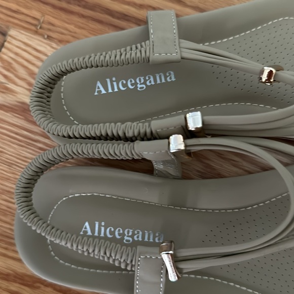 Sandals - Picture 4 of 4